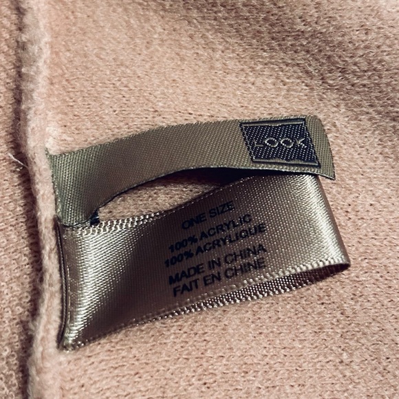 4 in 1 VERSATILE Shawl, Vest, Hoodie,  & Poncho-1 Size Preowned  New Condition - Picture 8 of 12